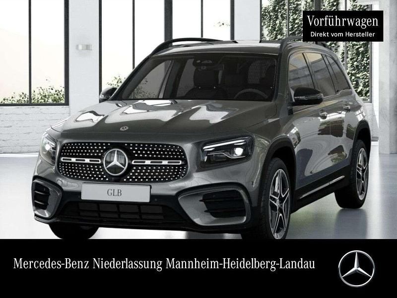 Grau Gebraucht 2024 Mercedes GLB200 AMG SUV | 48.390 € (Teuer) - Bild 1/3