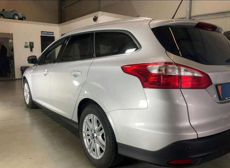Gebraucht Ford Focus Titanium 150 PS (110 kW) 2014 Polarsilber metallic Kombi