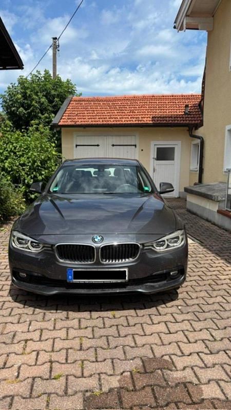 Grau Gebraucht 2018 BMW 320 Limousine | 12.000 € (Superpreis) - Bild 1/4