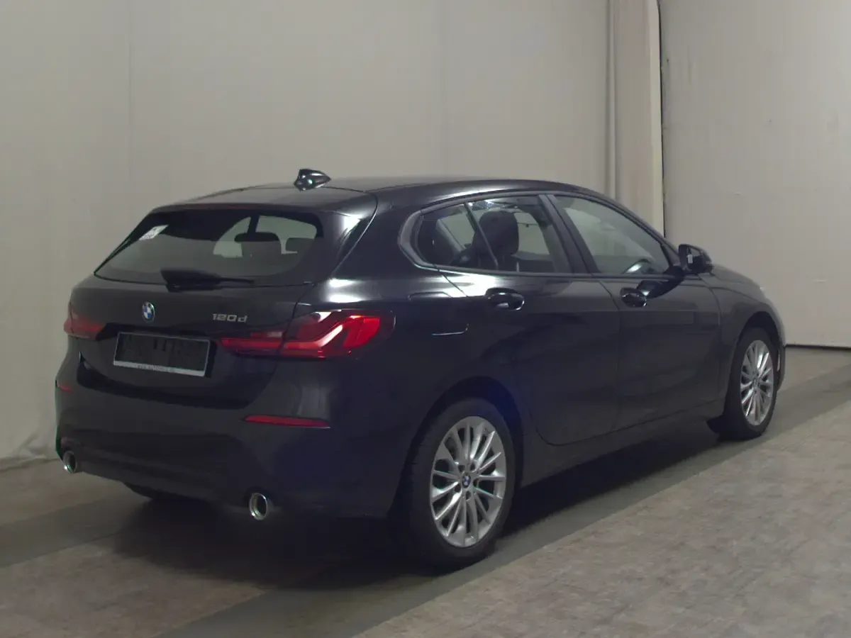 Gebraucht BMW 120 Advantage 190 PS (139 kW) 2023 Schwarz Kleinwagen