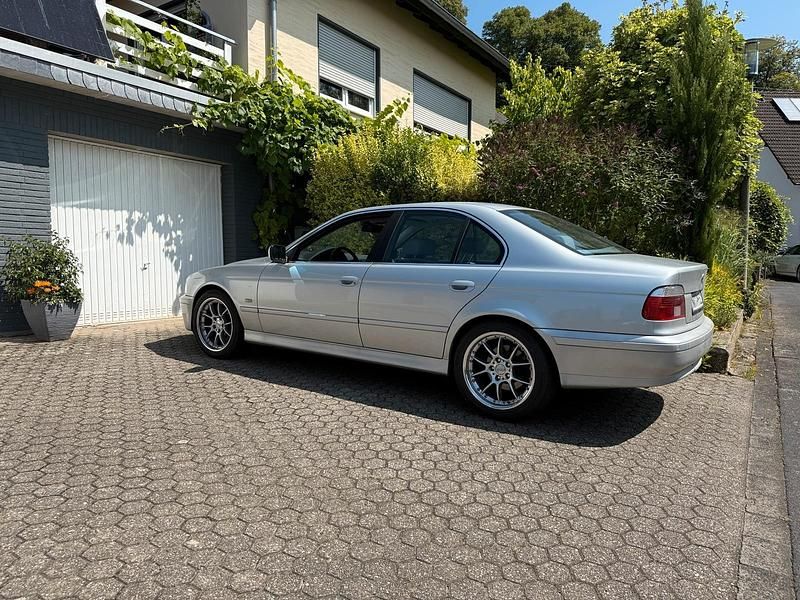 Silber Gebraucht 2001 BMW 520 Limousine | 3.000 € (Guter Preis) - Bild 1/4