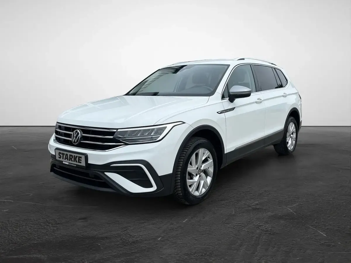 Gebraucht VW Tiguan Allspace Life 150 PS (110 kW) 2022 Deep black perleffekt (metallic) SUV