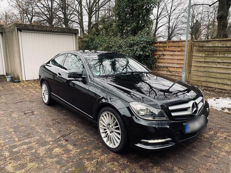 Gebraucht Mercedes C180 156 PS (114 kW) 2012 Schwarz Coupé