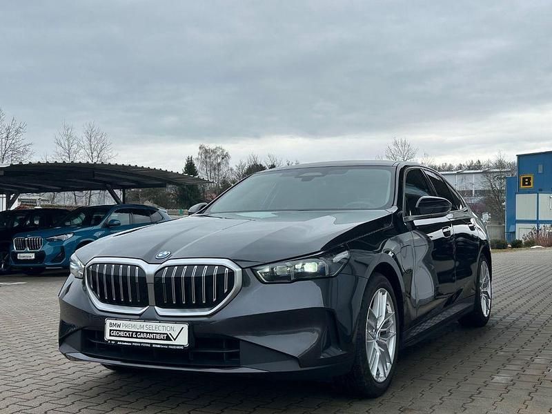 Gebraucht BMW 530e Sport Line 299 PS (219 kW) 2024 Grau Limousine