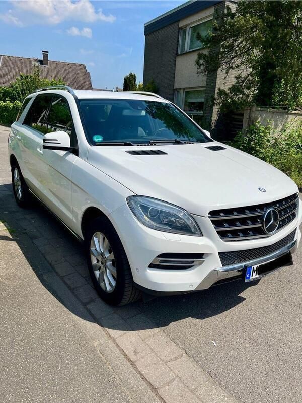 Weiß Gebraucht 2013 Mercedes ML250 SUV | 18.490 € (Superpreis) - Bild 1/4