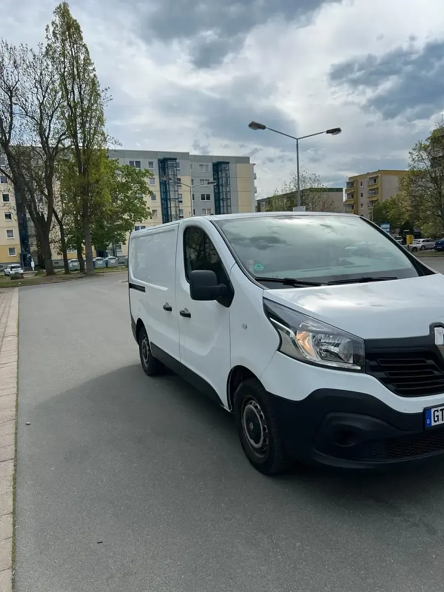 Gebraucht Renault Trafic 90 PS (66 kW) 2016 Weiß Van / Kleinbus