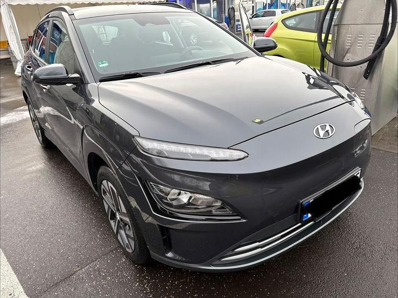 Gebraucht Hyundai Kona 100 kW (136 PS) 2022 Grau SUV