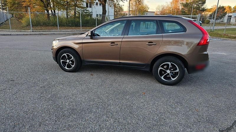 Gebraucht Volvo XC60 Summum 175 PS (128 kW) 2010 Braun SUV