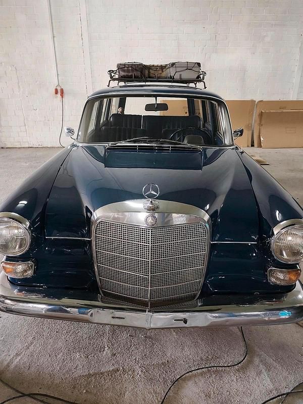 Second-hand Mercedes 200 55 CP (40 kW) 1966 Albastru Break