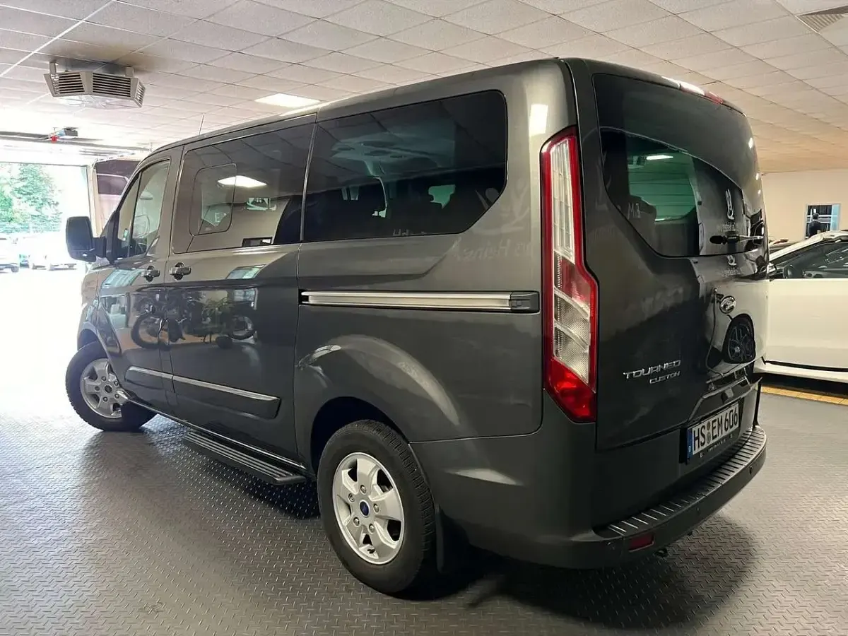 Używany Ford Tourneo Titanium 131 KM (96 kW) 2016 Szary Minivan