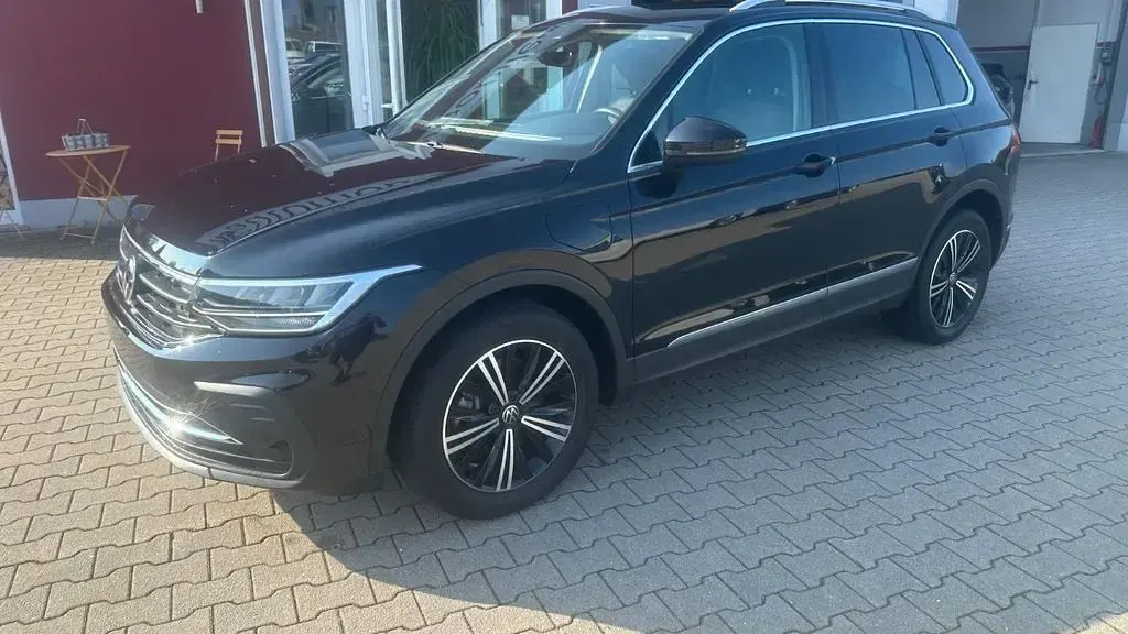 Gebraucht VW Tiguan Life 150 PS (110 kW) 2021 Schwarz SUV