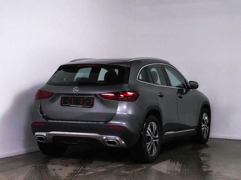 Gebraucht Mercedes GLA220 Progressive 190 PS (139 kW) 2024 Mountain grau (metallic) SUV