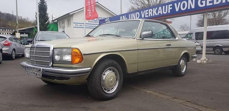 Gelb Gebraucht 1978 Mercedes 280 Coupé | 9.800 € - Bild 1/4