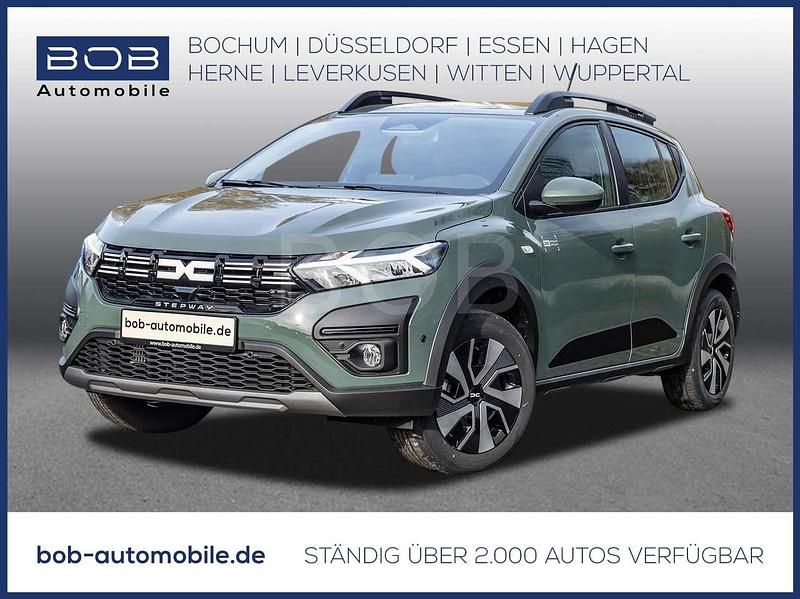 Grau Gebraucht 2025 Dacia Sandero Expression Limousine | 17.888 € - Bild 1/4