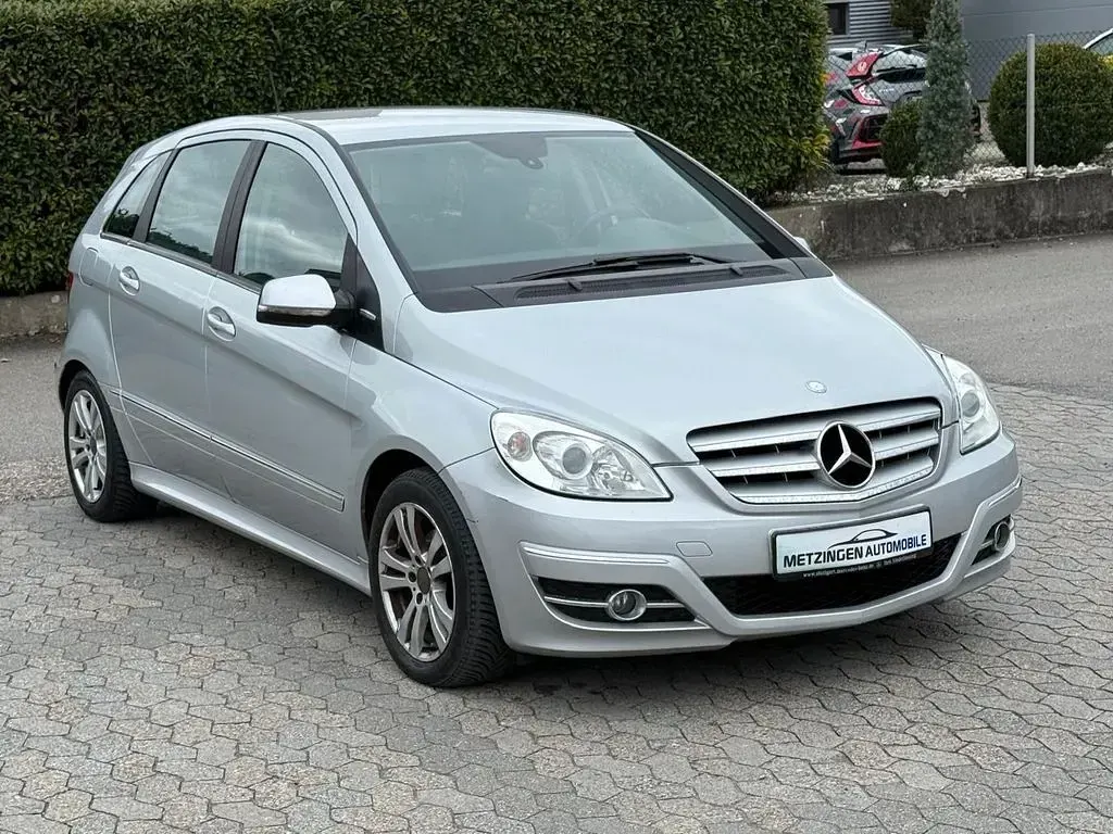Gebraucht Mercedes B150 95 PS (69 kW) 2009 Silber Van / Kleinbus