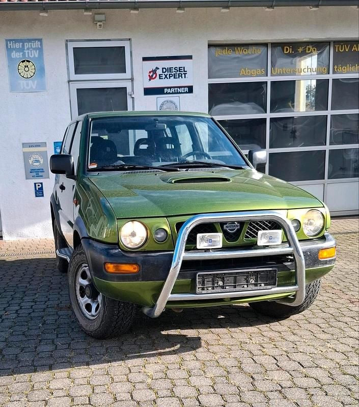 Grün Gebraucht 1999 Nissan Terrano SUV | 2.890 € - Bild 1/4