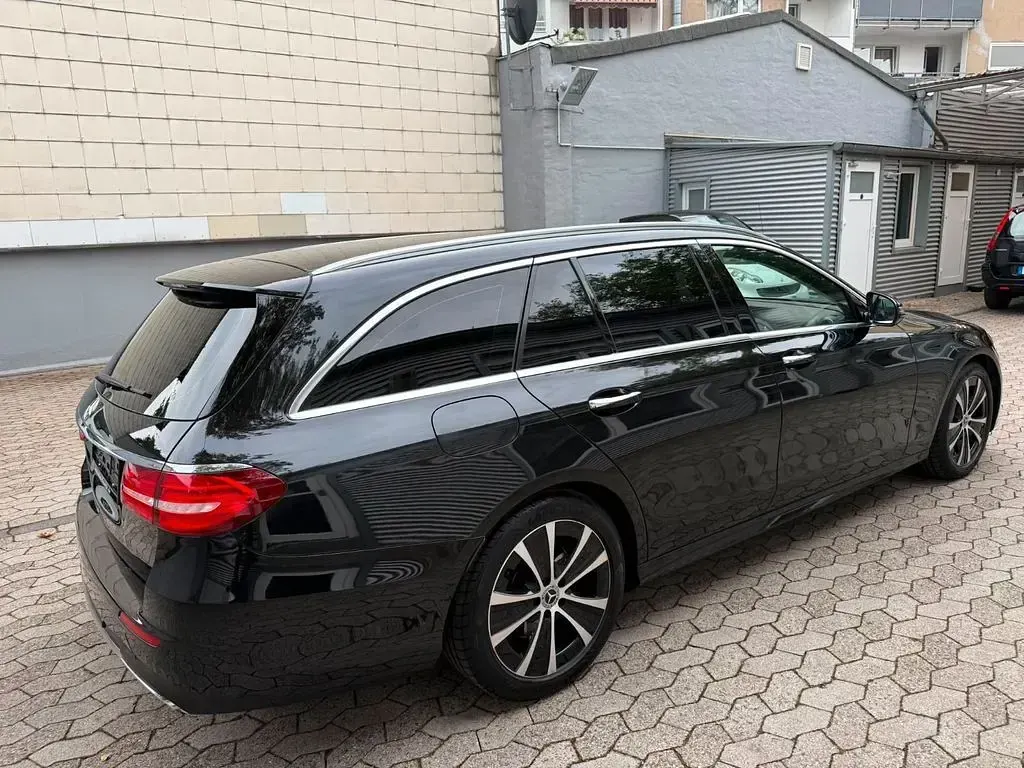 Gebraucht Mercedes E350 AMG 258 PS (189 kW) 2018 Schwarz Limousine