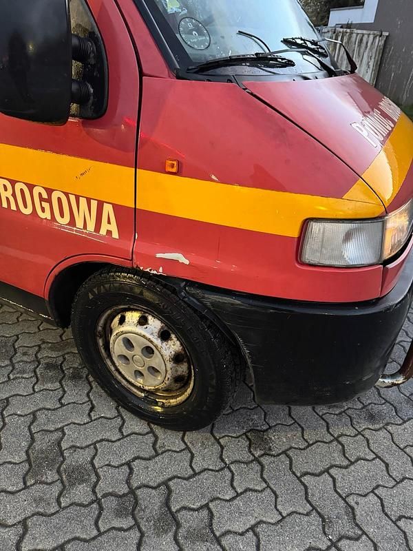 Gebraucht Peugeot Boxer 103 PS (75 kW) 2000 Rot Van