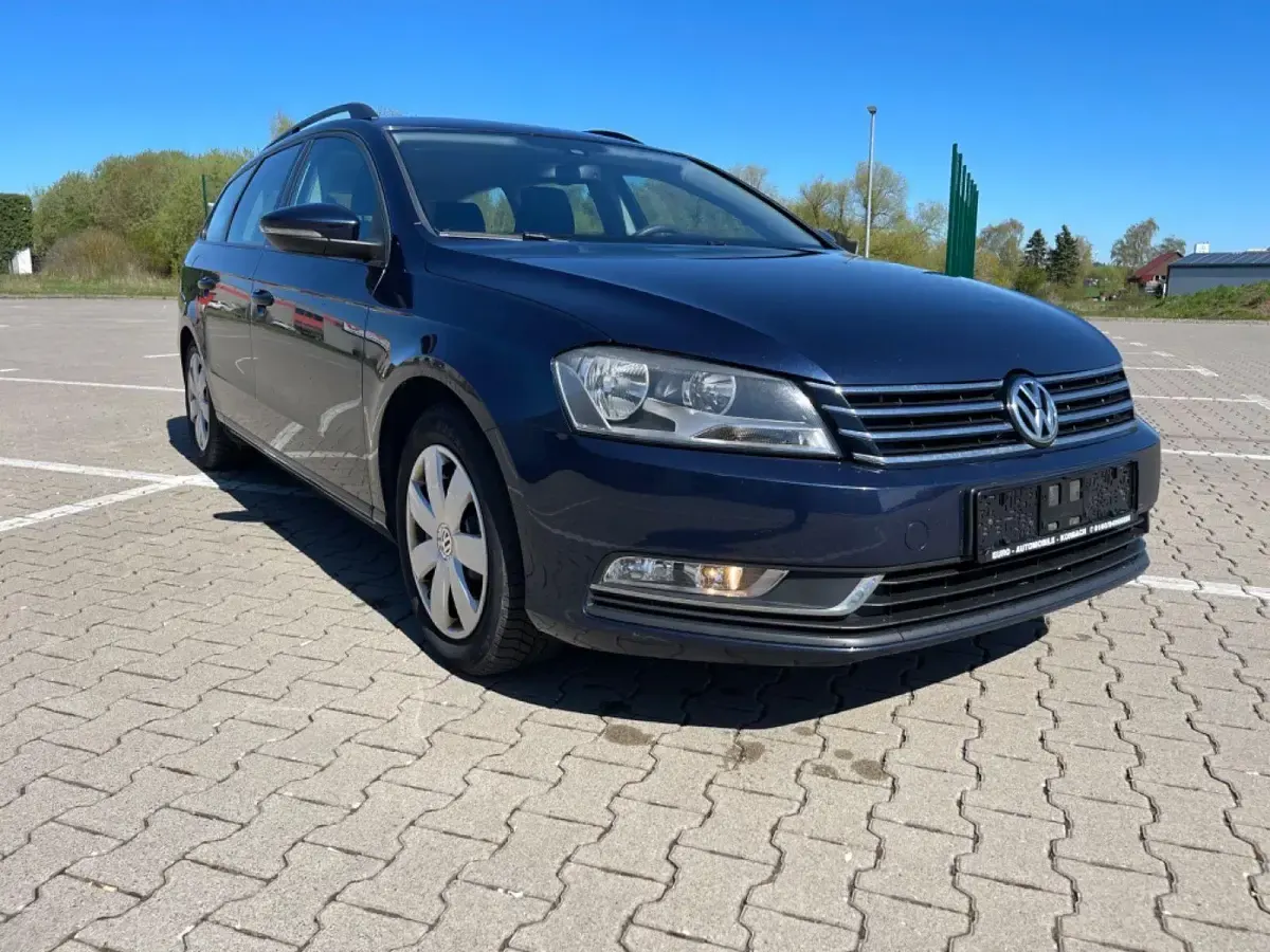 Gebraucht VW Passat Trendline 105 PS (77 kW) 2011 Blau Kombi