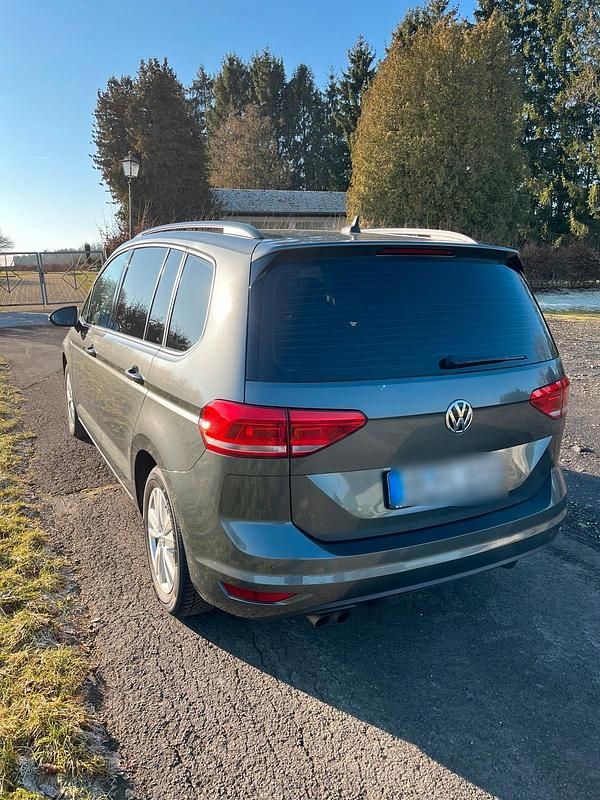 Gebraucht VW Touran Highline 150 PS (110 kW) 2020 Grau Van / Kleinbus