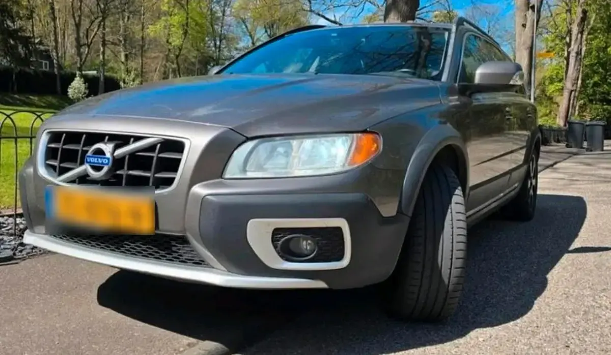 Gebraucht Volvo XC70 175 PS (128 kW) 2010 Gold Kombi