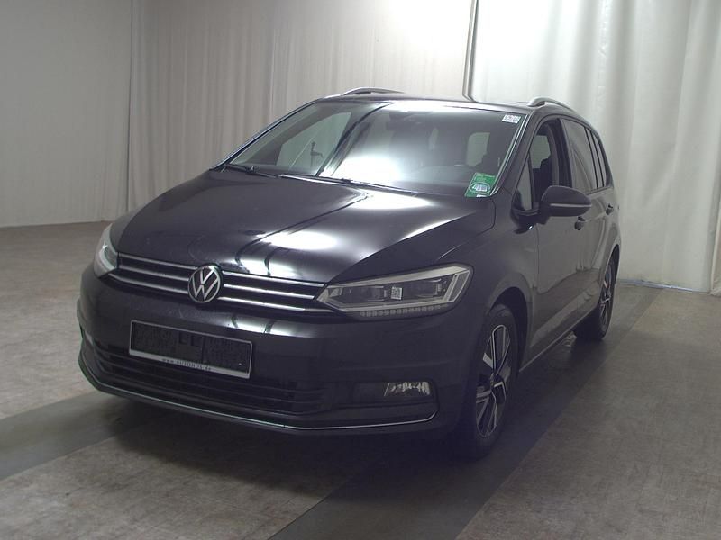 Gebraucht VW Touran Active 150 PS (110 kW) 2022 Schwarz Van / Kleinbus