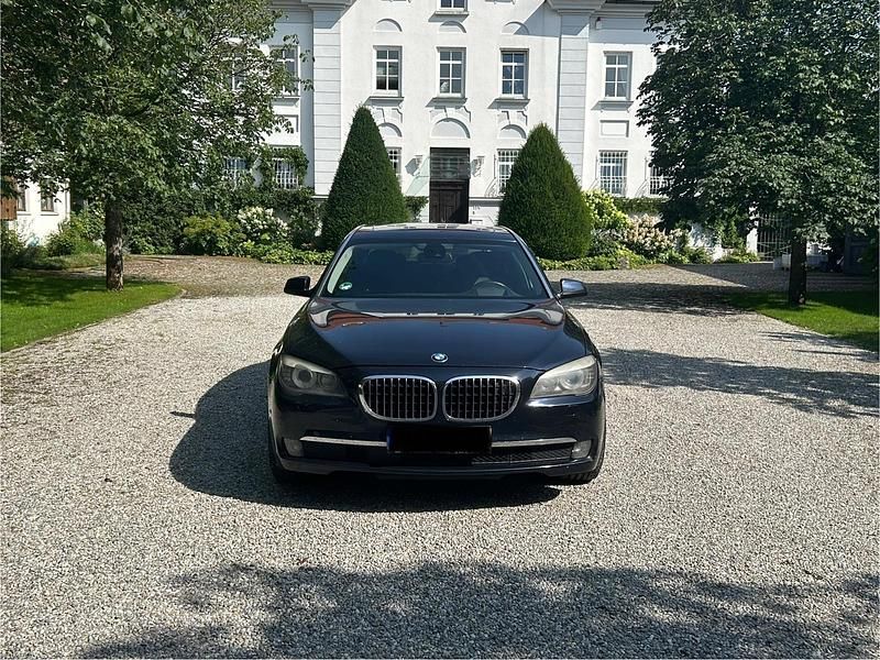 Blau Gebraucht 2011 BMW 730L Limousine | 9.900 € (Guter Preis) - Bild 1/4