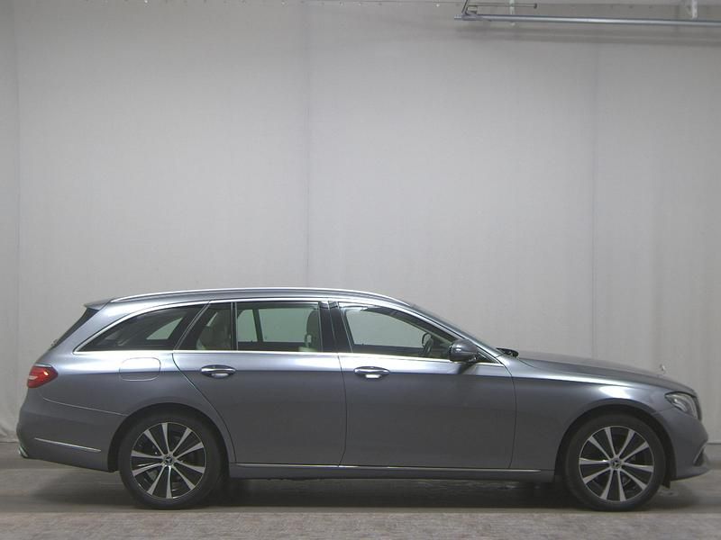 Grau Gebraucht 2020 Mercedes E220 Exclusive Kombi | 18.350 € (Superpreis) - Bild 1/4