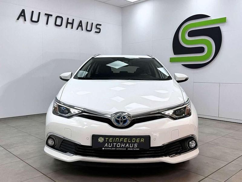 Gebraucht Toyota Auris Hybrid Executive 99 PS (72 kW) 2016 Super white 2 Kombi