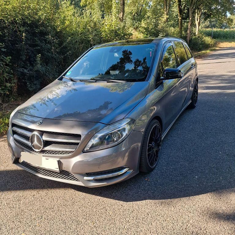 Braun Gebraucht 2014 Mercedes B220 Van / Kleinbus | 14.900 € (Guter Preis) - Bild 1/4