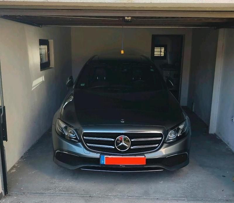 Grau Gebraucht 2018 Mercedes E300 Kombi | 25.500 € (Fairer Preis) - Bild 1/4
