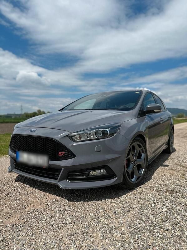 Gebraucht Ford Focus ST 185 PS (136 kW) 2014 Grau Limousine