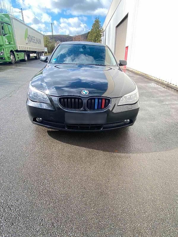 Gebraucht BMW 523 177 PS (130 kW) 2006 Schwarz Kombi