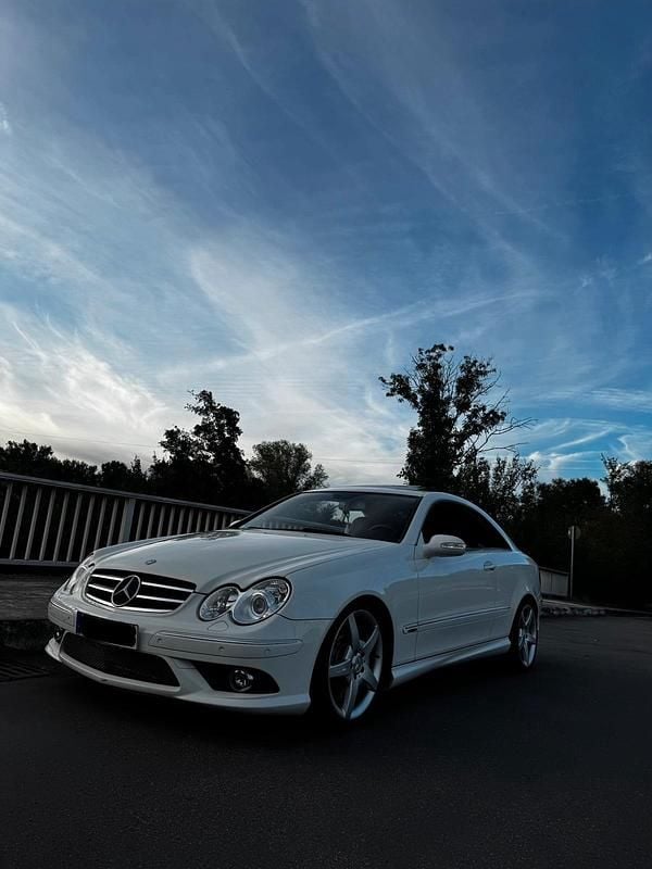 Weiß Gebraucht 2007 Mercedes CLK350 AMG Coupé | 19.999 € - Bild 1/4