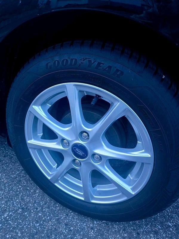 Gebraucht Ford Fiesta Trend 70 PS (51 kW) 2017 Schwarz Kleinwagen