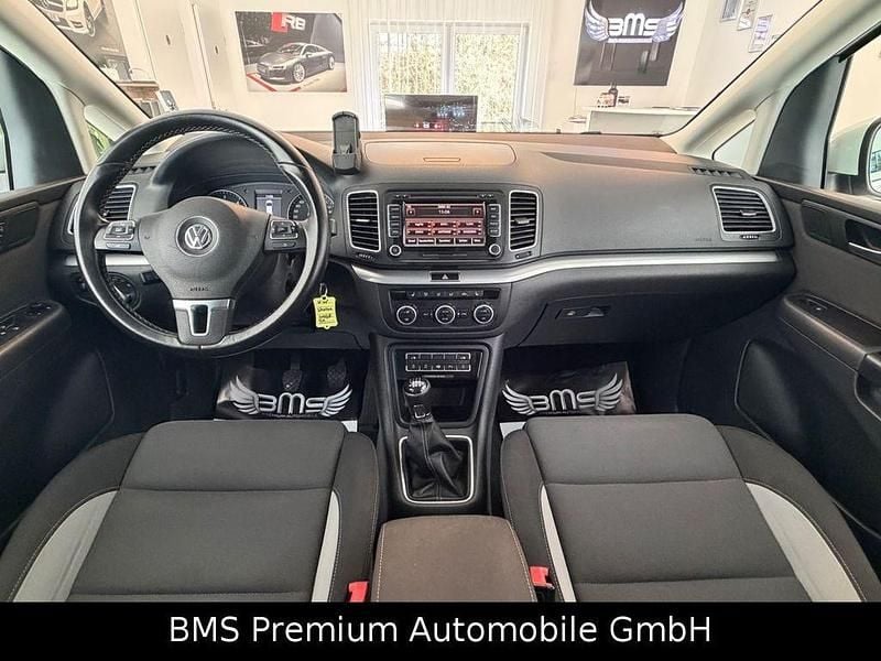 Gebraucht VW Sharan Life 140 PS (102 kW) 2014 Weiß Van / Kleinbus