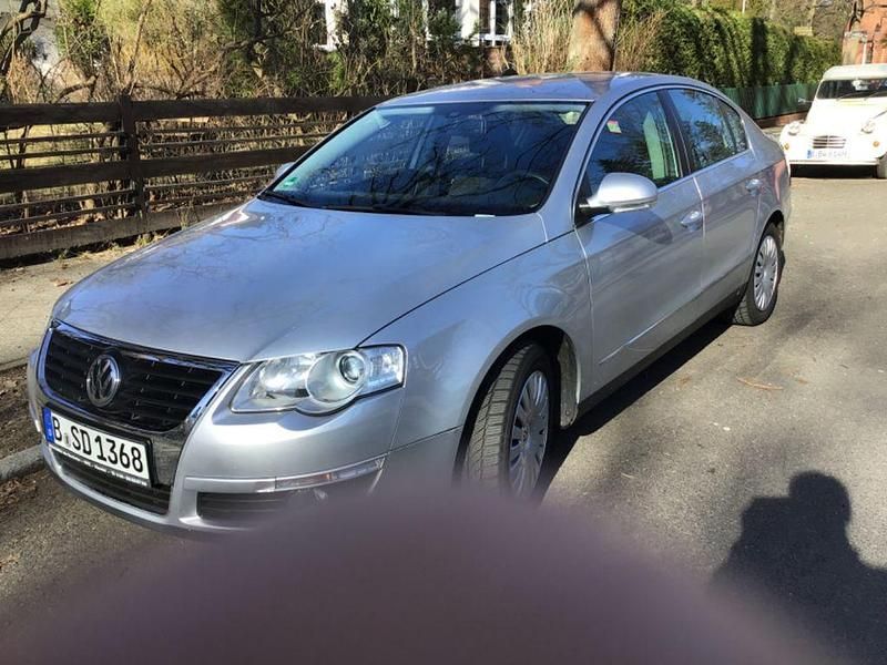 Gebraucht VW Passat Comfortline 160 PS (117 kW) 2010 Silber Limousine