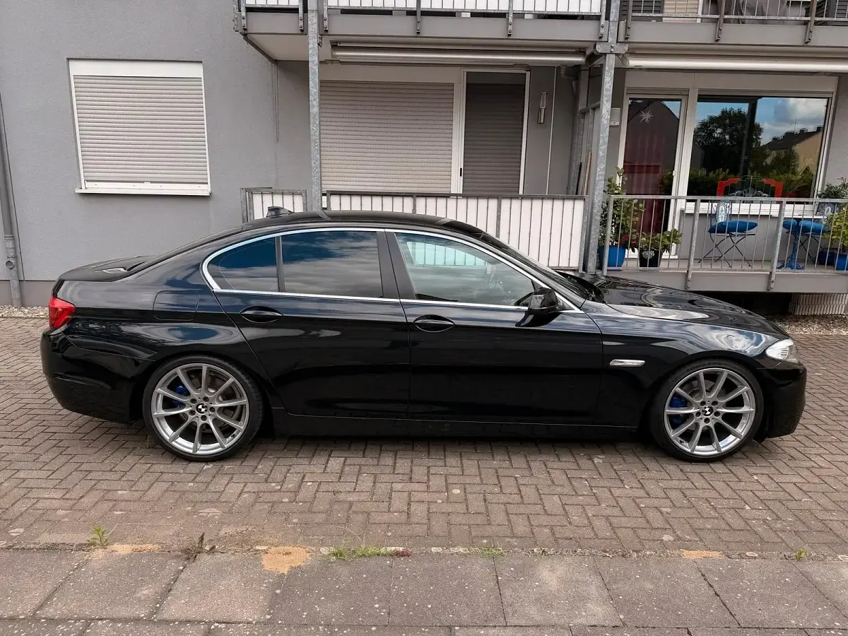 Gebraucht BMW 523 204 PS (150 kW) 2010 Schwarz Limousine