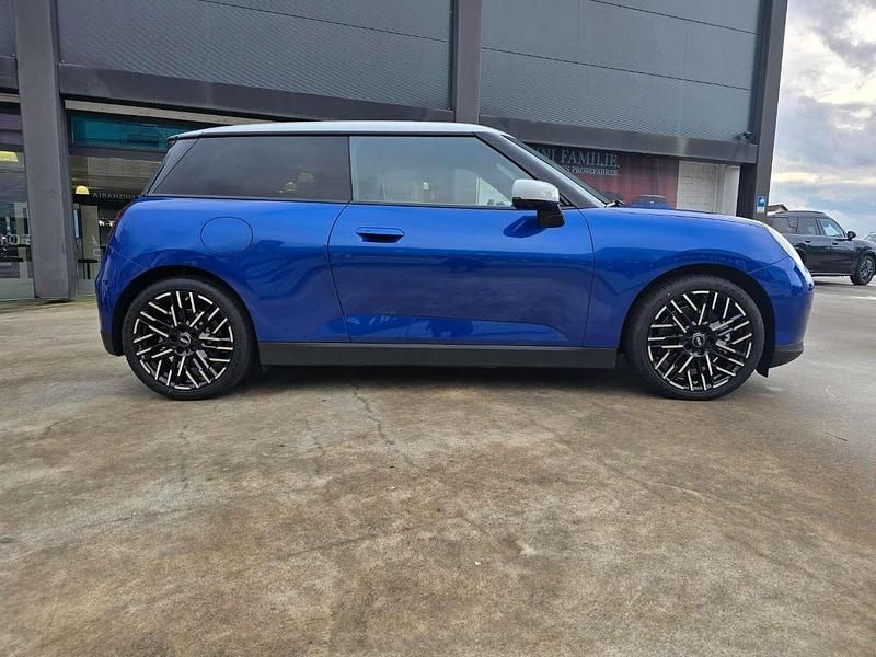 Gebraucht Mini Cooper SE 160 kW (218 PS) 2024 Blazing blue Kleinwagen