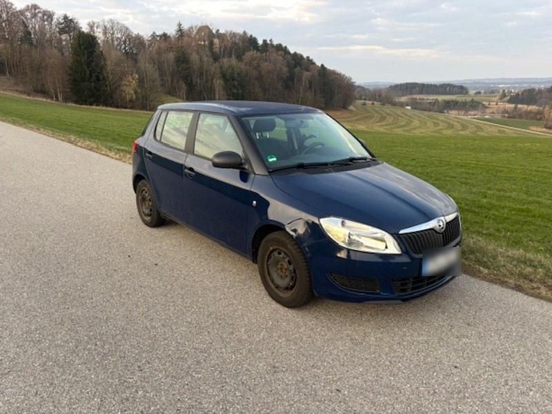 Gebraucht Skoda Fabia 60 PS (44 kW) 2013 Blau Kleinwagen