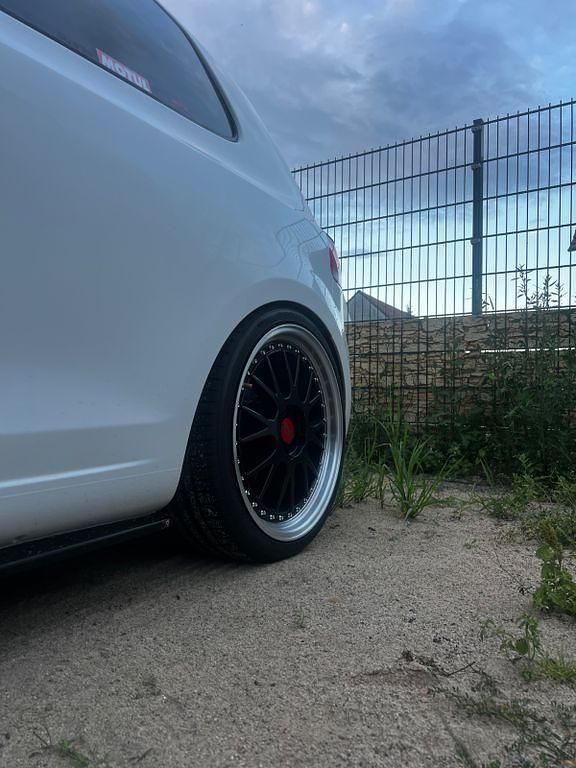 Gebraucht VW Golf VI 105 PS (77 kW) 2010 Weiß Kleinwagen