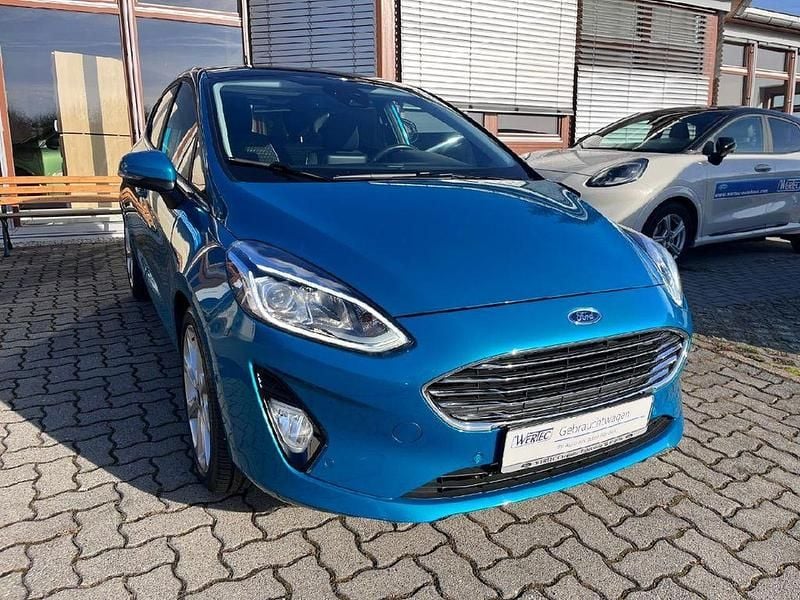 Używany Ford Fiesta Titanium 101 KM (74 kW) 2017 Niebieski Sedan/Limuzyna