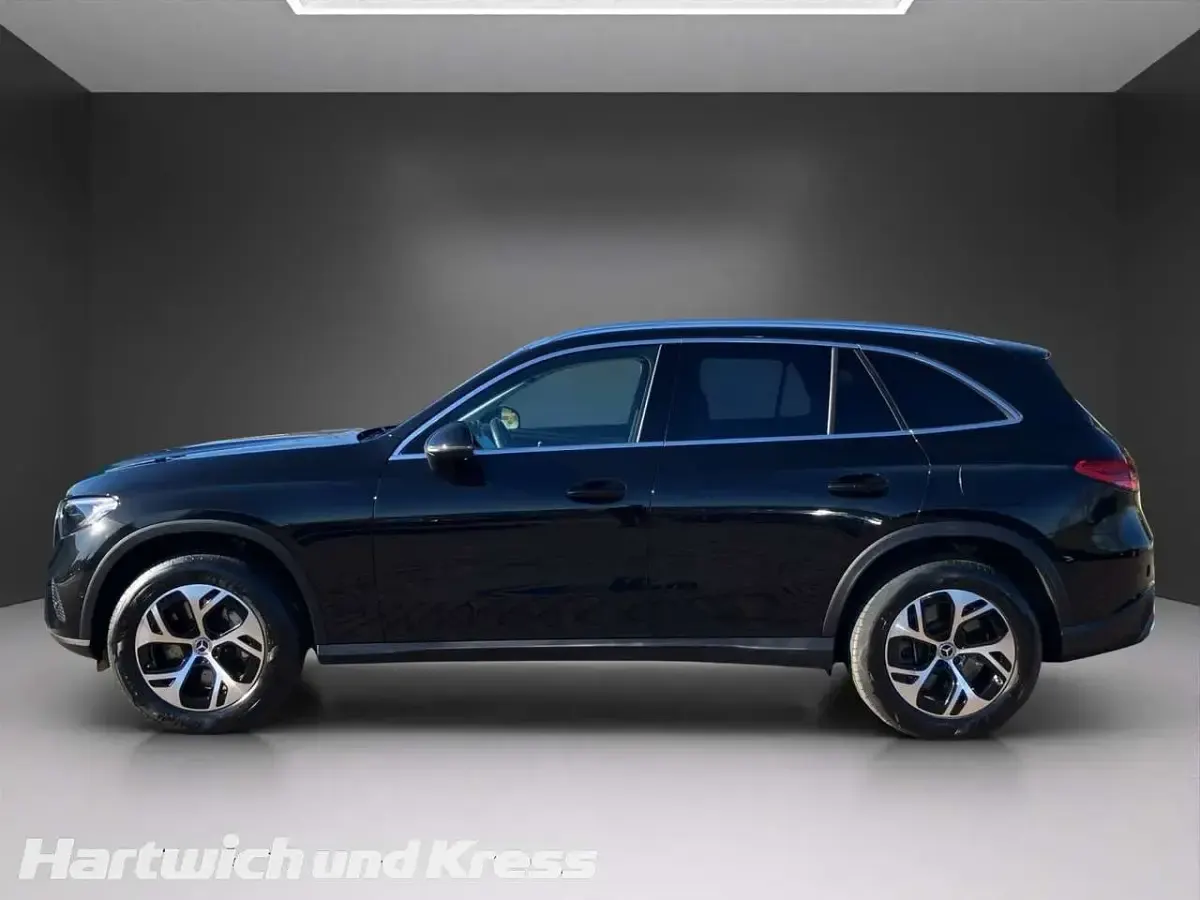 Gebraucht Mercedes GLC300e Avantgarde 313 PS (230 kW) 2024 Obsidianschwarz  lack SUV