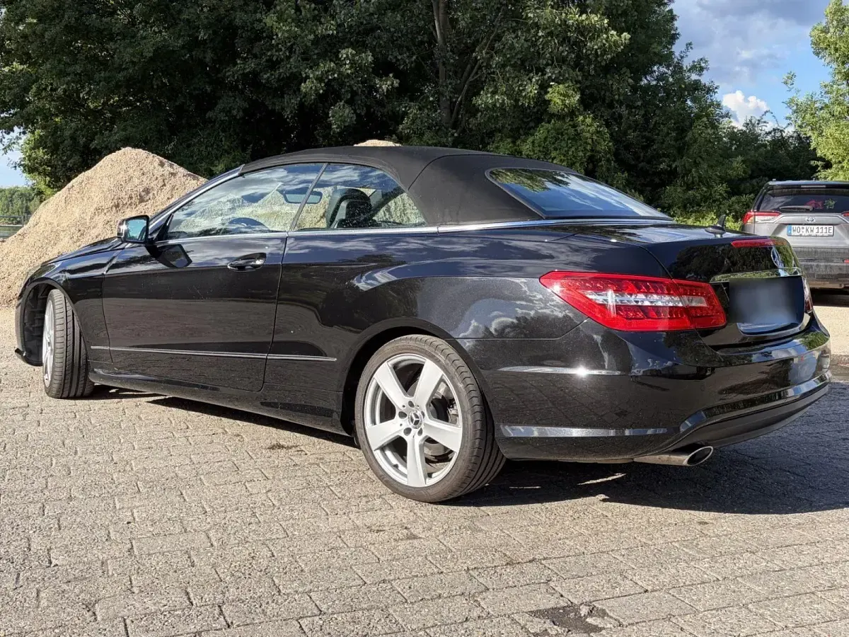 Gebraucht Mercedes E220 AMG 170 PS (125 kW) 2012 Schwarz Cabrio