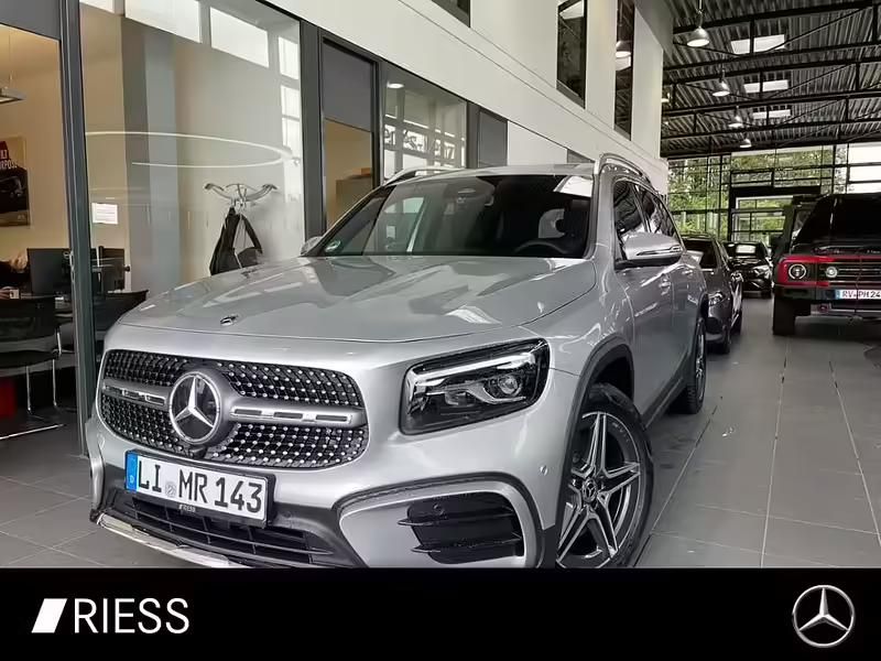 Metalliclack hightechsilber Gebraucht 2025 Mercedes GLB250 AMG SUV | 58.300 € - Bild 1/4