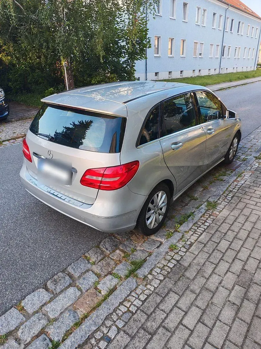 Gebraucht Mercedes B180 122 PS (89 kW) 2014 Silber Kleinwagen