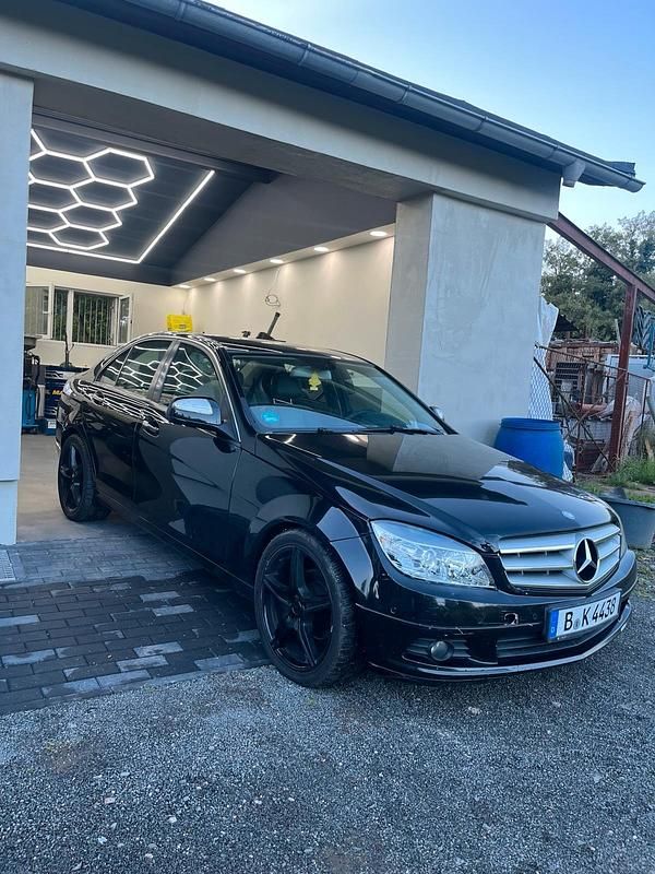 Schwarz Gebraucht 2007 Mercedes C200 Limousine | 4.500 € (Superpreis) - Bild 1/4