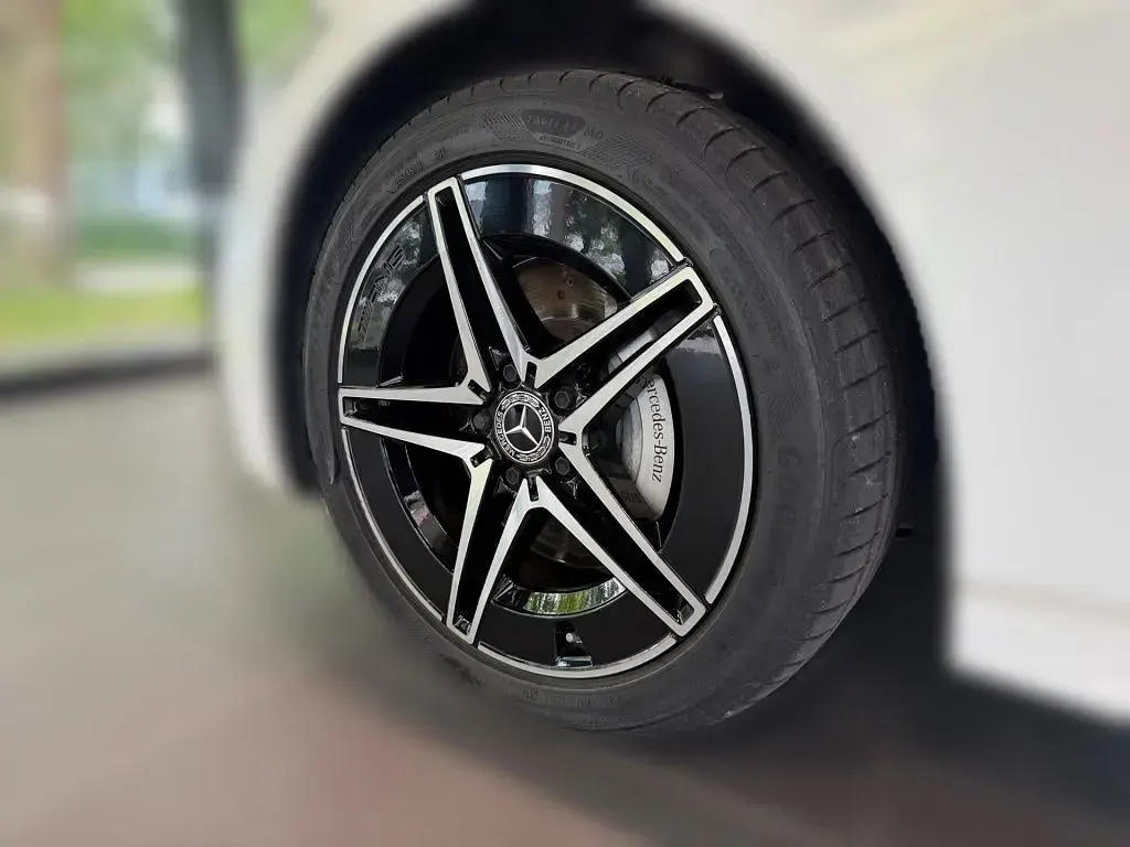 Gebraucht Mercedes C300e AMG 313 PS (230 kW) 2025 Weiß Kombi