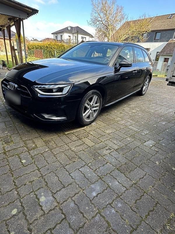 Gebraucht Audi A4 163 PS (119 kW) 2020 Schwarz Kombi