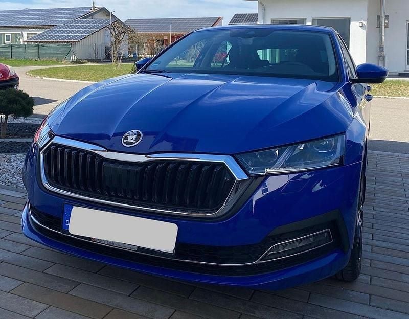Blau Gebraucht 2023 Skoda Octavia Limousine | 21.999 € (Superpreis) - Bild 1/4